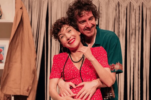 cornabou's tweet image. Crítica teatral: La cigonya ve de Tailàndia. El Teatre Poliorama recupera l'espectacle «Plaer culpable», de Lara Díez Quintanilla, amb Francesc Ferrer i Mar Ulldemolins. Crítica de l'estrena en pòdcast tuit.cat/xH6Ta o text tuit.cat/HzEUh