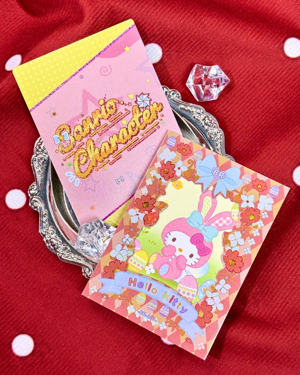 CustomGameDecks's tweet image. Precision cut-out window + shimmer film + nano coating — we take it from design to finished product. #TradingCards #TCG #CollectibleCards #CustomCards #CardPrinting