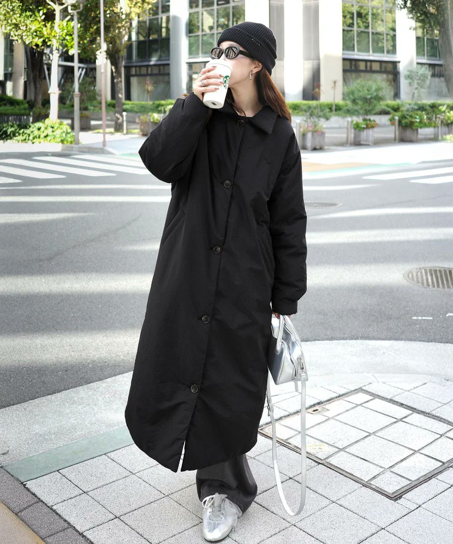 ElfClassical's tweet image. ／
大人の抜け感🩶
＼

✓襟付き中綿ロングコート(ce1010506)
軽やかな着心地ながらも、中綿入りで暖かく過ごせる一着。
袖口にタックを寄せたコクーンスリーブが女性らしい立体的なシルエットを演出。
生地には撥水機能付きのナイロン素材を使用しています◎

#クラシカルエルフ #プチプラ