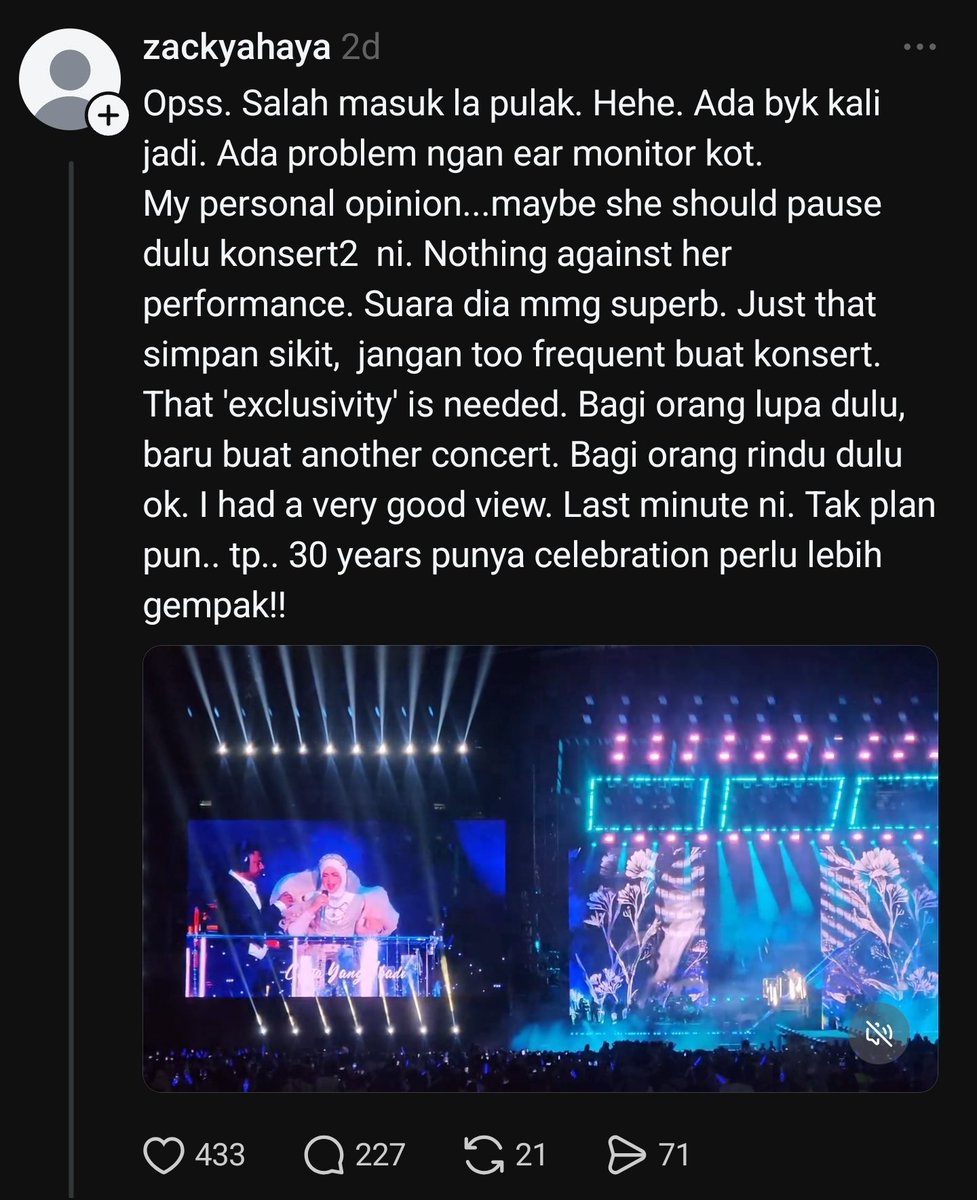 kakdahlia's tweet image. Yang dekat Thread dok high expectations segala mala ni kau nak apa sebenarnya? Katanya nak macam Coldplay lah Blackpink lah. Nak lebih gempak lah. Kau nak Siti buat apa? Terjun dari heli? Meniarap atas bumbung? Berenang drp akuatik lari pulak masuk stadium baru pepek kau puas ke?