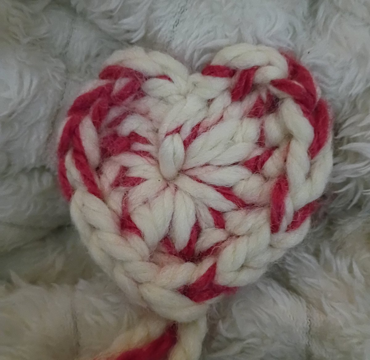 CatsMakeBiscuit's tweet image. It's late now and my hands hurt. I need to rest