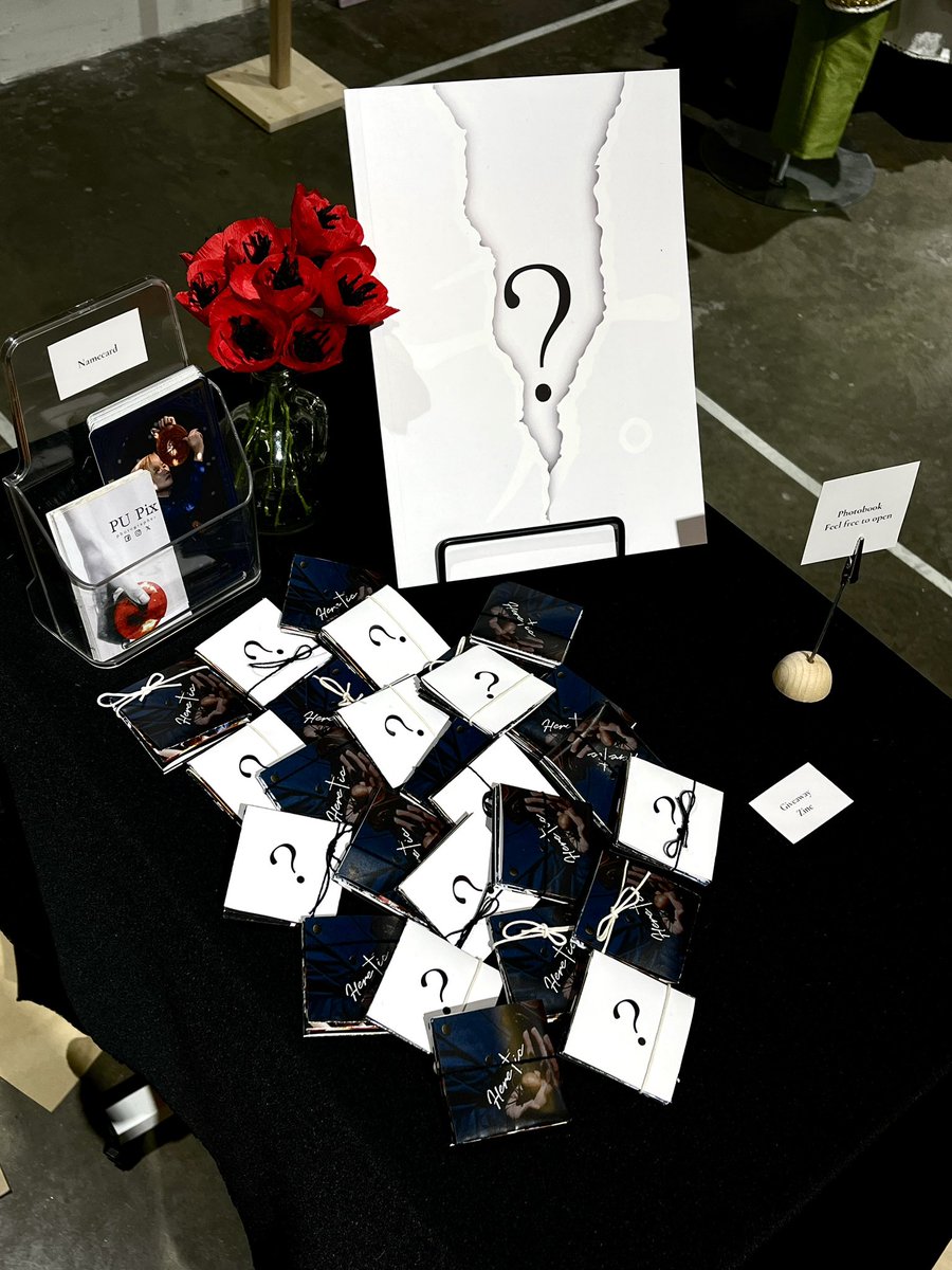 ก่อนหน้านี้ลง exhibition งาน Cosplay Reverie ไป เมื่อวานไปเซทอัพค่ะ🌏

ตัดสินใจเอาราฟาลไปลงเพราะรู้สึกเซทพรอพค่อนข้างจะพร้อม

ปกติเป็นคนชอบงานหมวดนิทรรศการก็เลยลองไปลง งานอยู่ที่สตู 4 หอศิลป์ BACC

ถ้าใครแว้บผ่านไปแวะไปหยิบ zine กะดูฟตบ.ได้ค่ะ ไม่มีค่าใช้จ่าย อยากจัดเฉยๆ ของแทร่