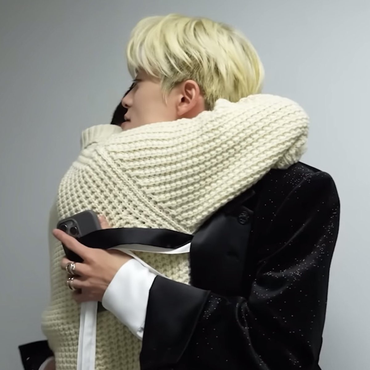 jjwzsh's tweet image. เย่ๆ น้องจองอูไปอยู่กับพี่แจฮยอนที่ยุกซา สบายใจแล้ว มีพี่อยู่ด้วย หายห่วงสุดๆ ตั้งใจฝึกตั้งใจเรียนรู้จากพี่เค้าน๊า น้องมานรักพี่มานมาก พี่มานก็รักน้องสุดๆ สองคนโทรคุยปรึกษากันตลอด ก่อนน้องเข้าพี่ก็ซื้อนาฬิกาให้ เค้ารักกันมากๆ อยู่ด้วยกันทุกพาทของชีวิตแล้วจริงๆนะ เด็กฝึก เป็นไอดอล…