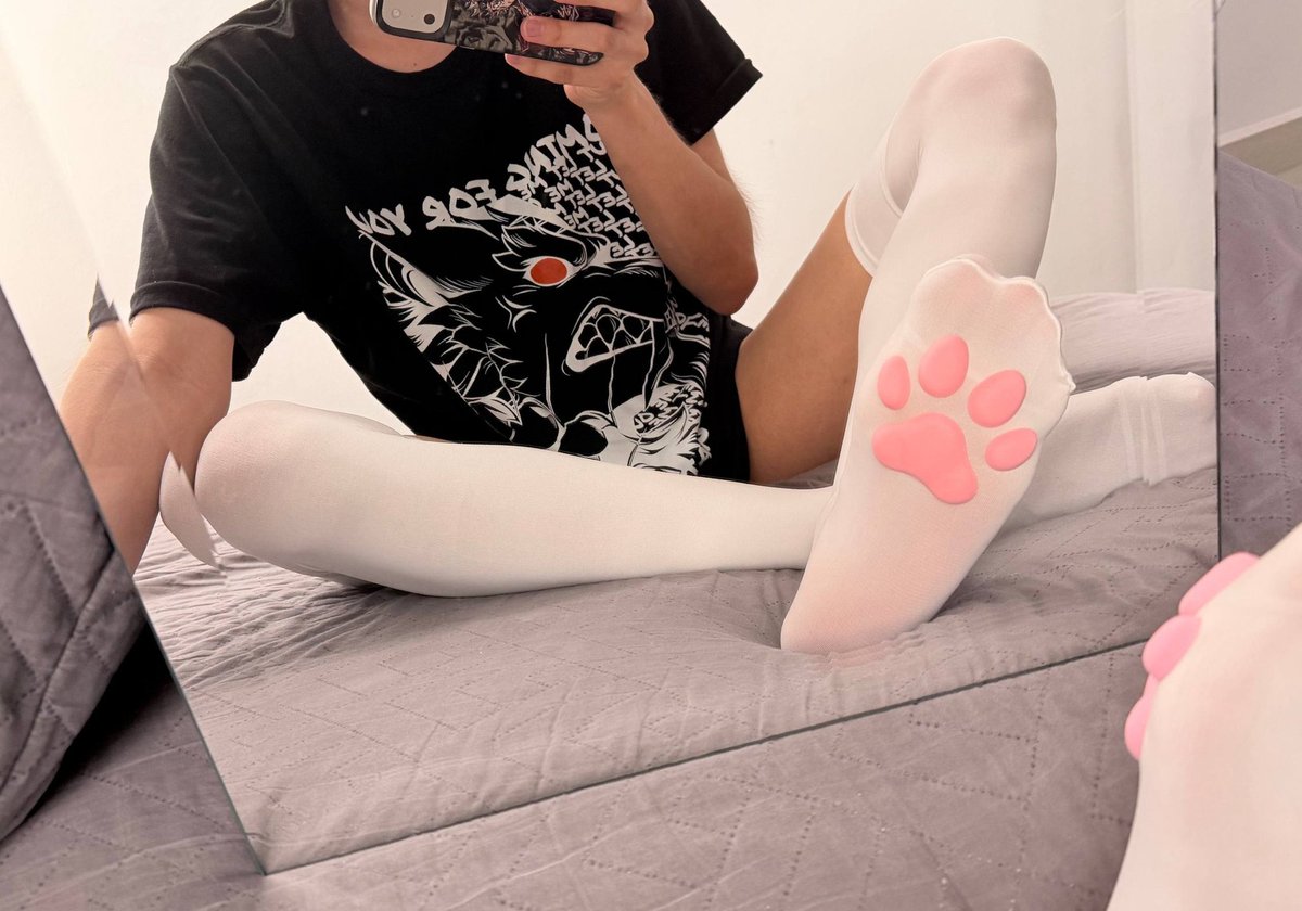 AFoolishDeer's tweet photo. My favorite briefs for a reason... and some paws https://t.co/W7sqHTr730