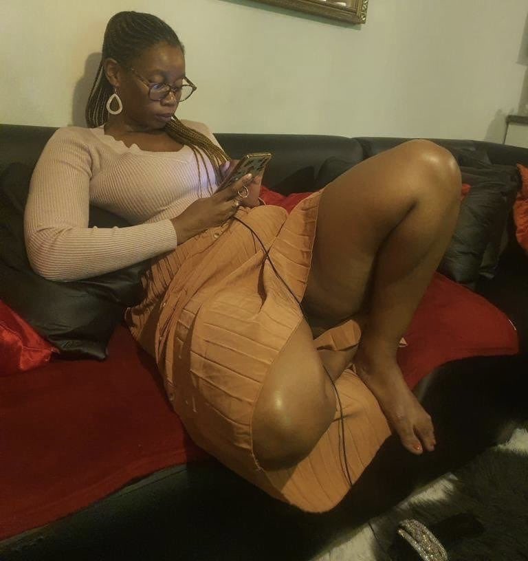 Her_agape's tweet image. Trending auntie video is wild