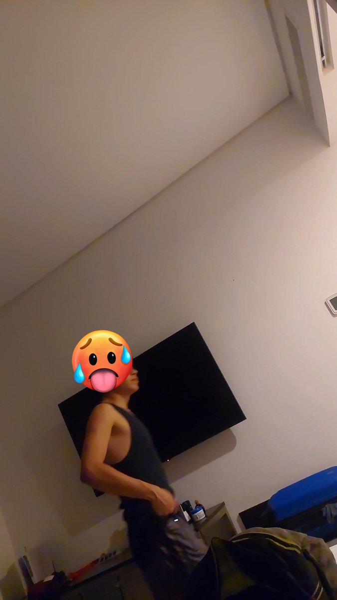 ChetumalPasivo's tweet photo. Ando en Cancún por trabajo &amp; ya me recibieron muy bien 🔥 19 añitos pero me dio una cogida uff 🔝🍑🍆🥵 https://t.co/aOwoizHQZC