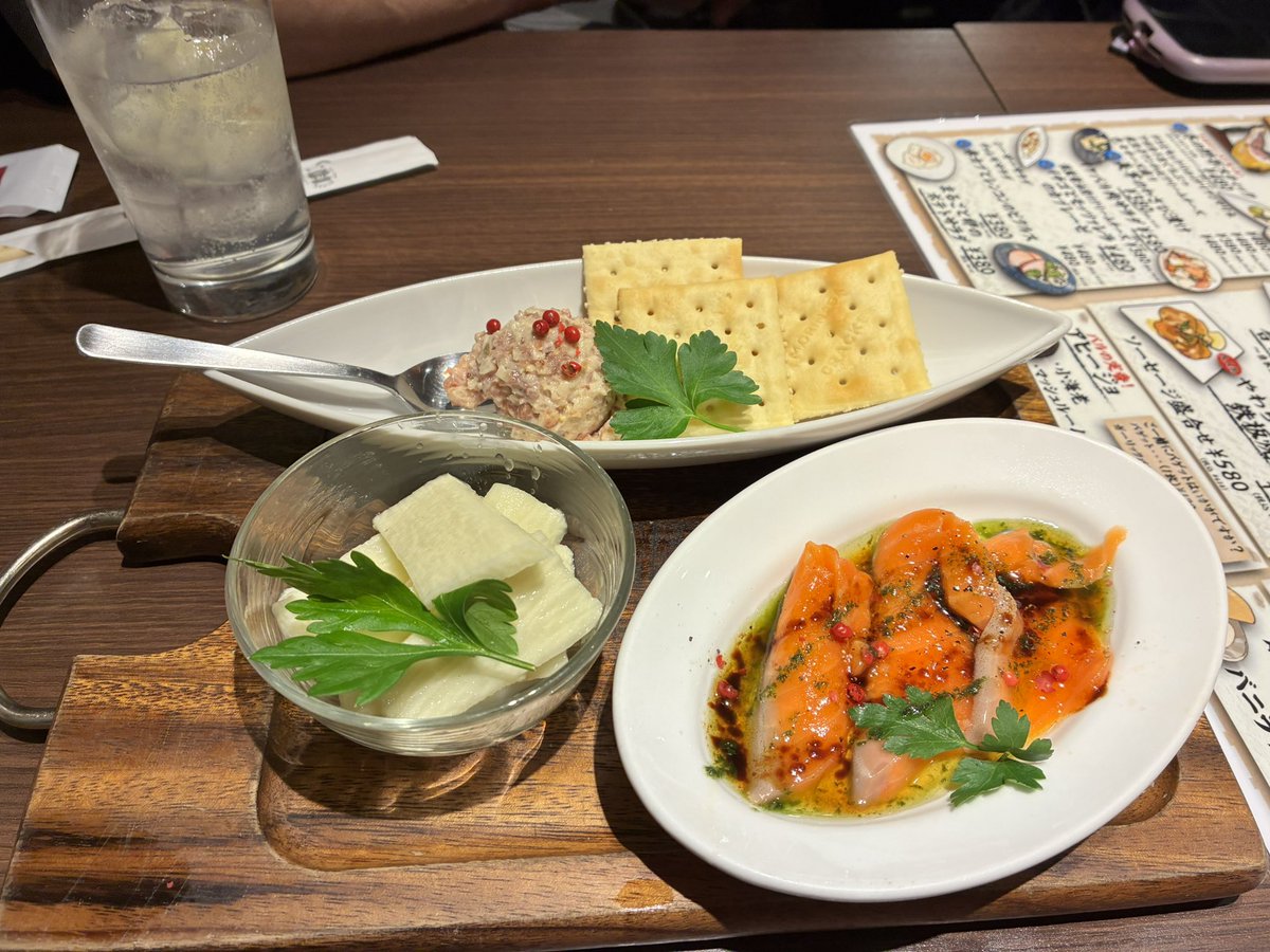 hiroshi5460's tweet image. あかさん
ko-ichiさん
と呑み会でした🍻

何だかんだオタクと話してるのが楽しい😁

 ユグレミオタクの皆様へ
俺、あかさんと別れた段階でのko-ichiさんは決して酩酊状態ではなかったですwww

次はおでん会をやりたいなと思ってます🍢

そして乃木蛍ちゃんに会いたいです♡←心の声

 #イケバル