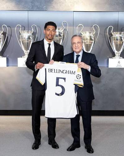 StretfordPost's tweet image. Are we seriously doing this? Are we honestly comparing the sacking of Xabi Alonso to sacking Rúben Amorim? And worse are we comparing Real Madrid to Manchester United?

Because if we are, then this conversation has already lost all credibility.

Real Madrid are not some…