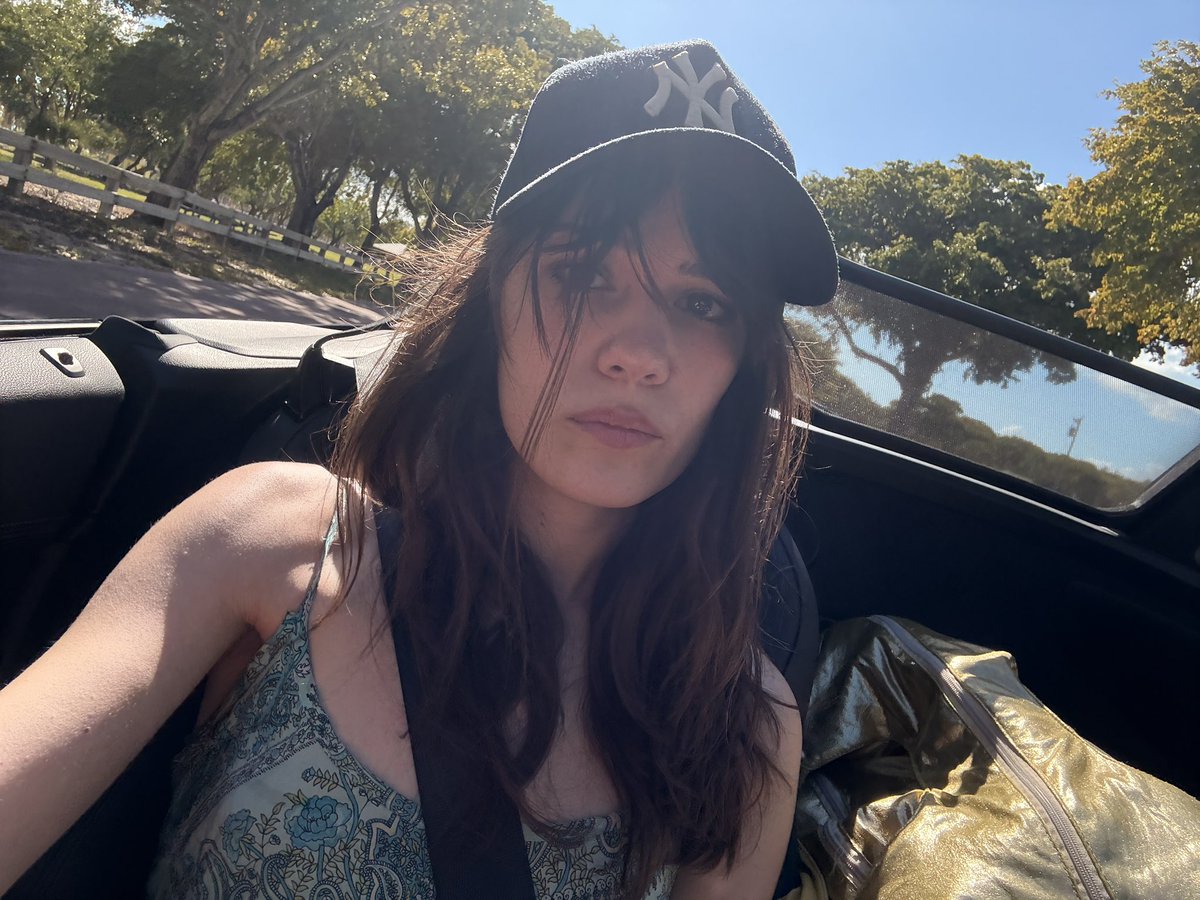 effie .. tweet media