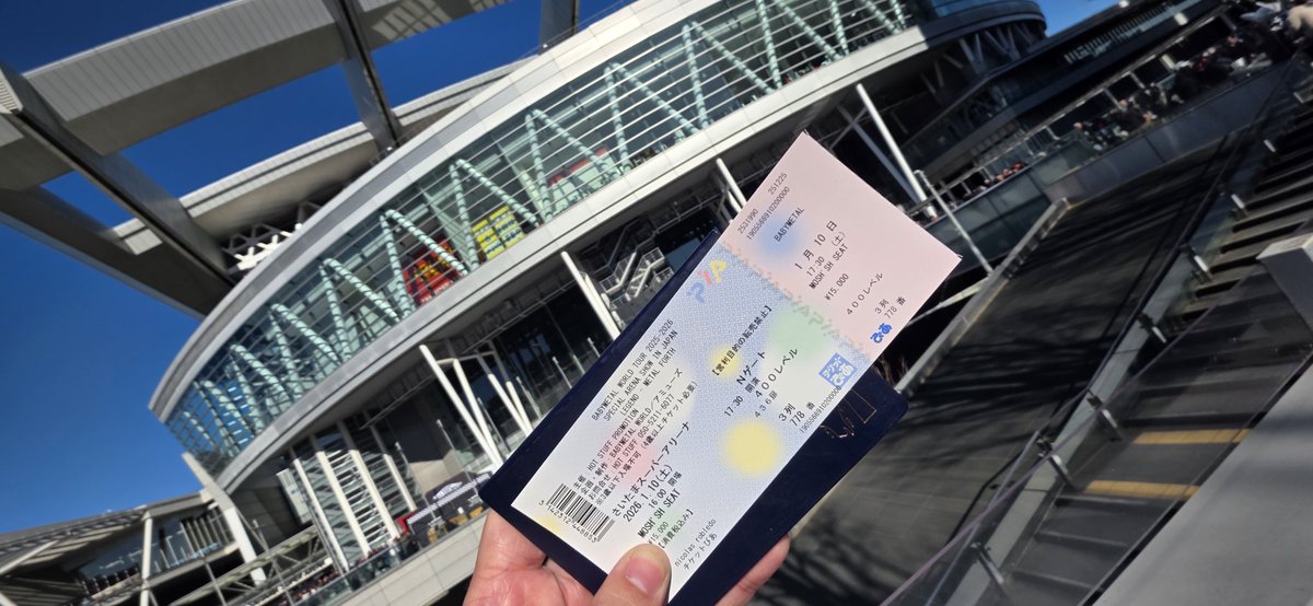 Viajar medio mundo mas de 36 horas para ver tres japonesas bailando y cantando valió la pena? Si cada maldito minuto, cada maldito dolar gastado en este viaje valió la pena por ver a Babymetal y lo volvería a hacer cada vez que se presente la oportunidad. LARGA VIDA A BABYMETAL