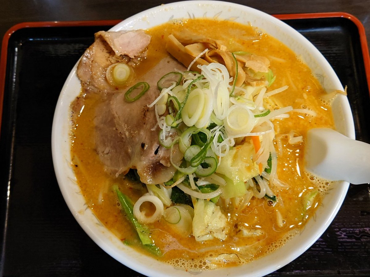 NoBoot1969's tweet photo. 北海とんこつラーメン純輝さんでみそ野菜ラーメン

北海道産小麦の中細自家製麺が濃厚な旨味たっぷりだけど意外とあっさりしたスープに良く合うこと

たっぷりシャキシャキ野菜も👍

SUSURU TV.の投稿直後だったけど同じ感想で🥰

大変美味し頂きました😋

#純輝 https://t.co/7Rd29uGrcs
