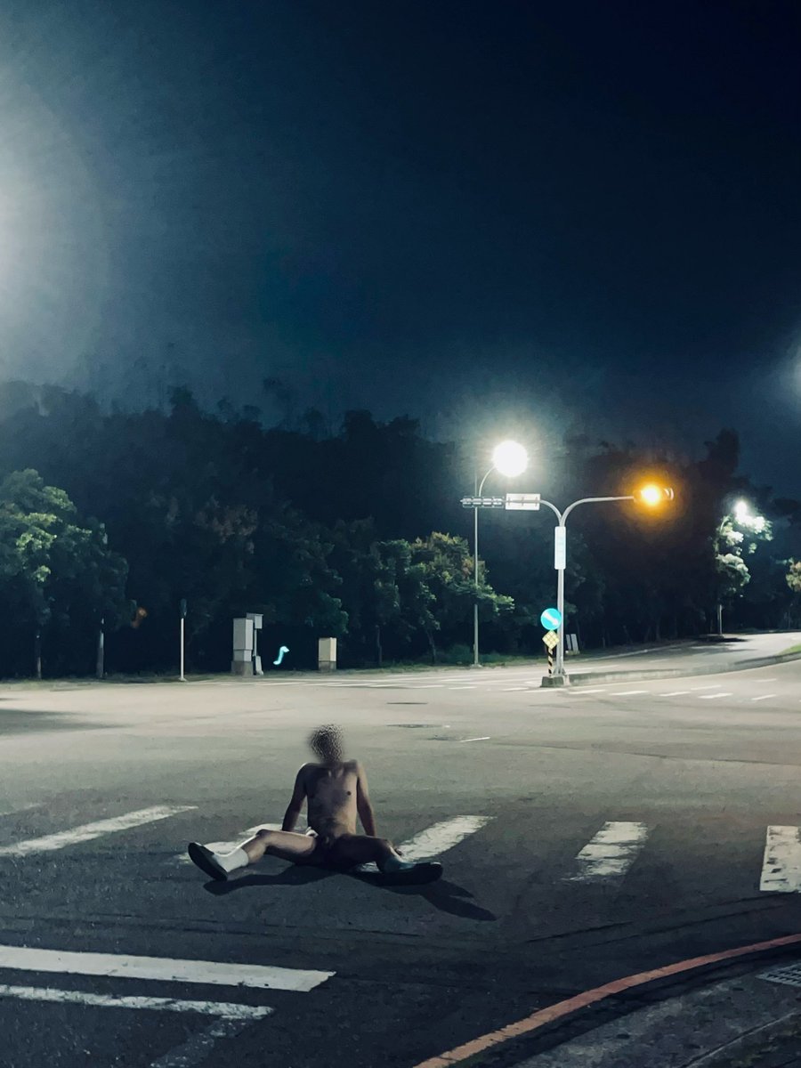 ken083350's tweet photo. 空無一人的街道
孤身一人的我

不知道下次
會不會有人站在旁邊

好冷 https://t.co/NzDf77aw0s