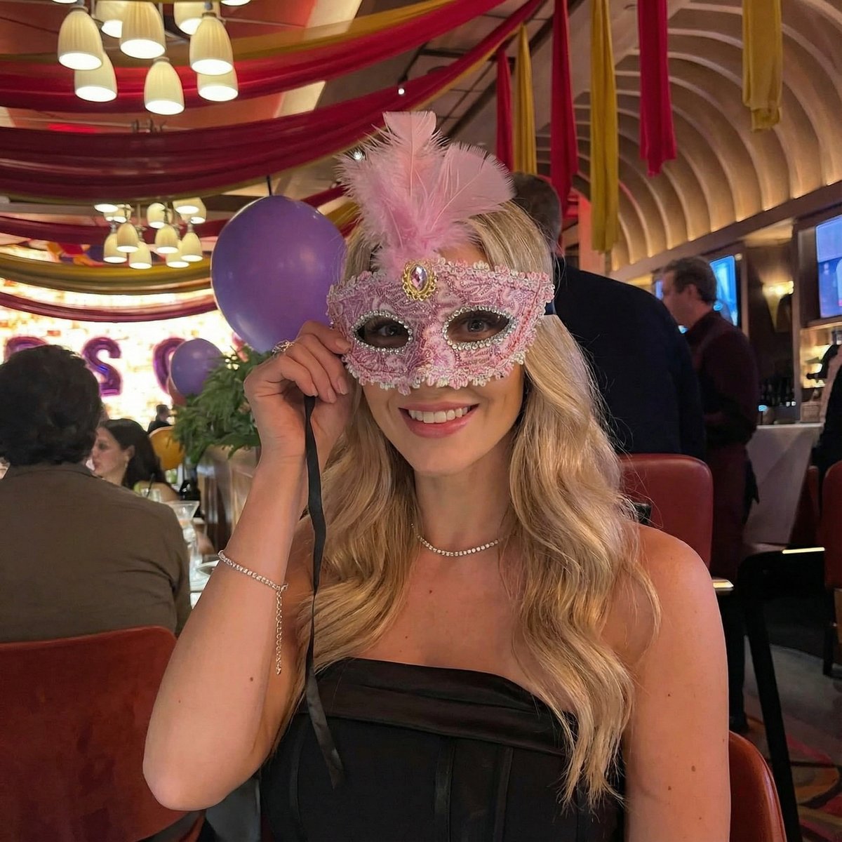 ambercooperxoxo's tweet photo. Cheers to new beginnings and a sparkling 2026 🥂✨
#newyear2026
#2026vibes
#newbeginnings
#lifestyleinfluencer
#riveroakshouston https://t.co/uFxtoewjz2