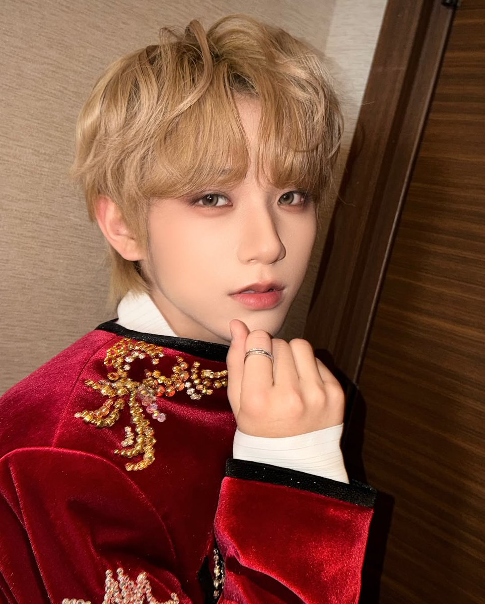 daitsukee's tweet image. Ი︵𐑼 A little late Christmas present... but worth the wait, right? キラキラとウィンク付きでお届けします〜🎅💫