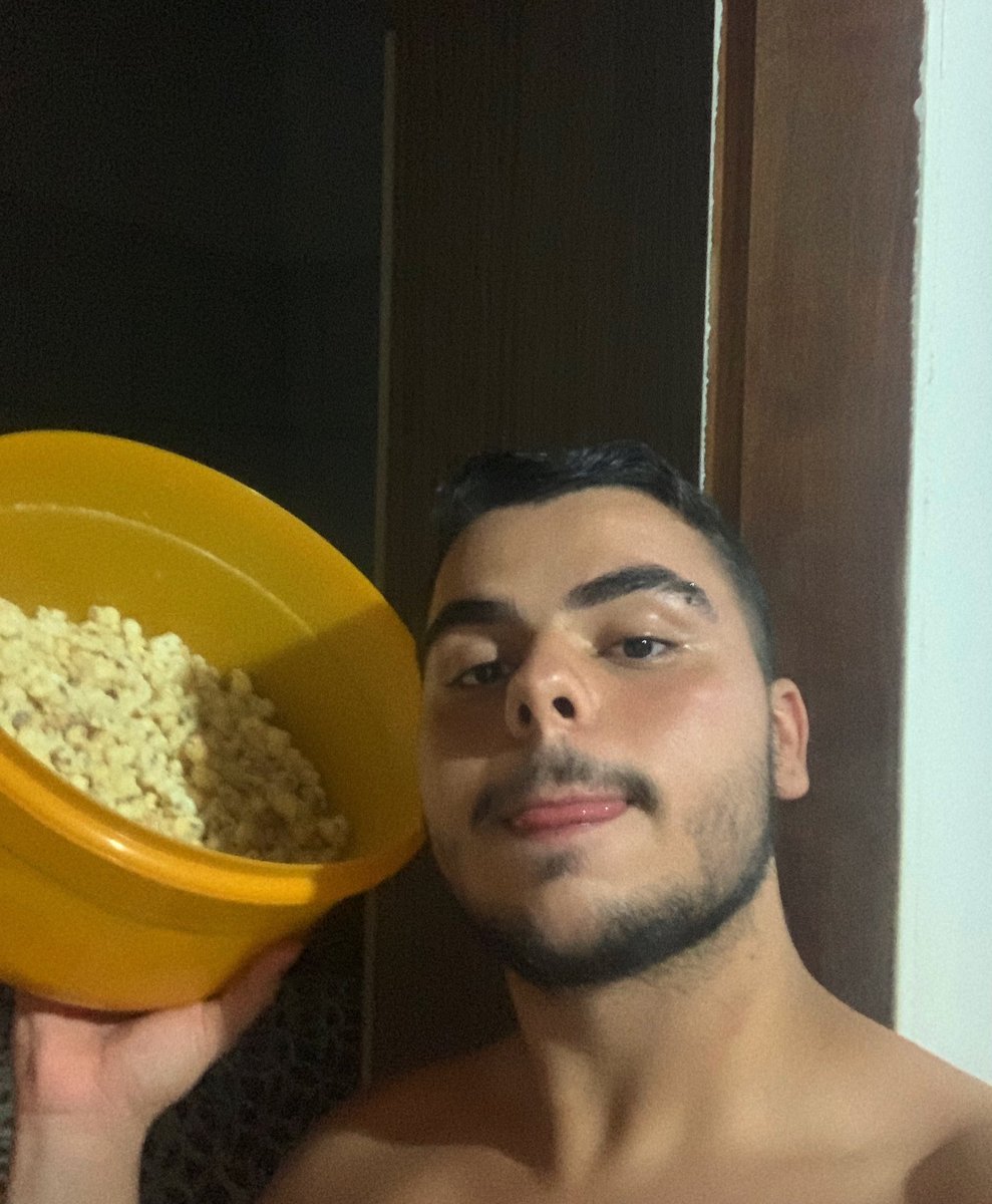 kauex26's tweet photo. Eu e minha boa bacia de pipoca doce🙂 https://t.co/VmCBPPRT0d