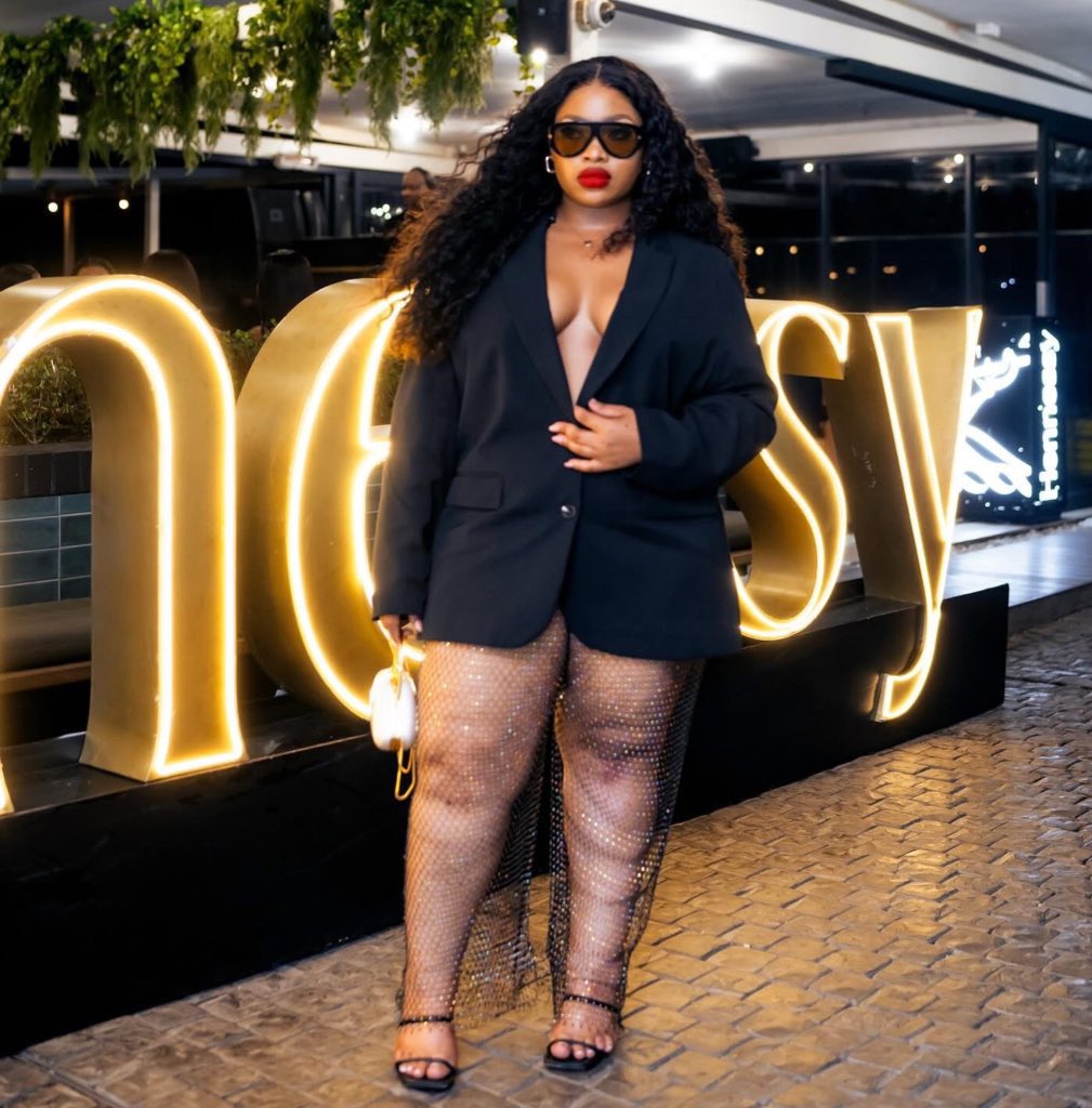 ChrisExcel102's tweet image. Sne Mthembu is 33 years and this boy is only 22 

No one asked from purple gang yet “What a 33 year old doing with 22 year old” 

like how they asked when that woman killed that brother last year 

This boy is a victim of a toxic granny 😩😭