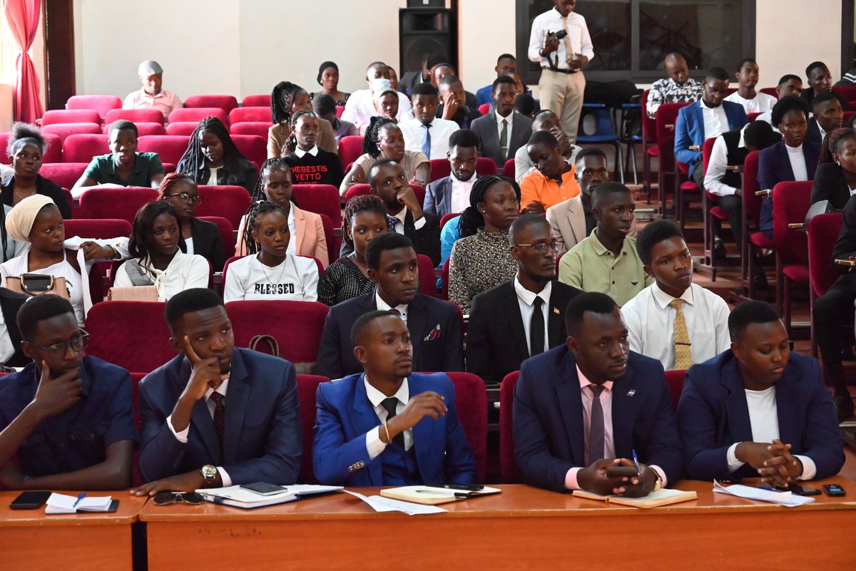 AigpDamulira's tweet photo. Yesterday, I met Students under the Baganda Nkobazambogo Students Association at Makerere University. 

We had a mentorship workshop on peaceful co-existence, national unity, election security, and upholding national values. I urged them to follow the law, avoid violence, and vote peacefully as the country approaches the 15th January voting day.

 I warned them against social media abuse and disinformation.
