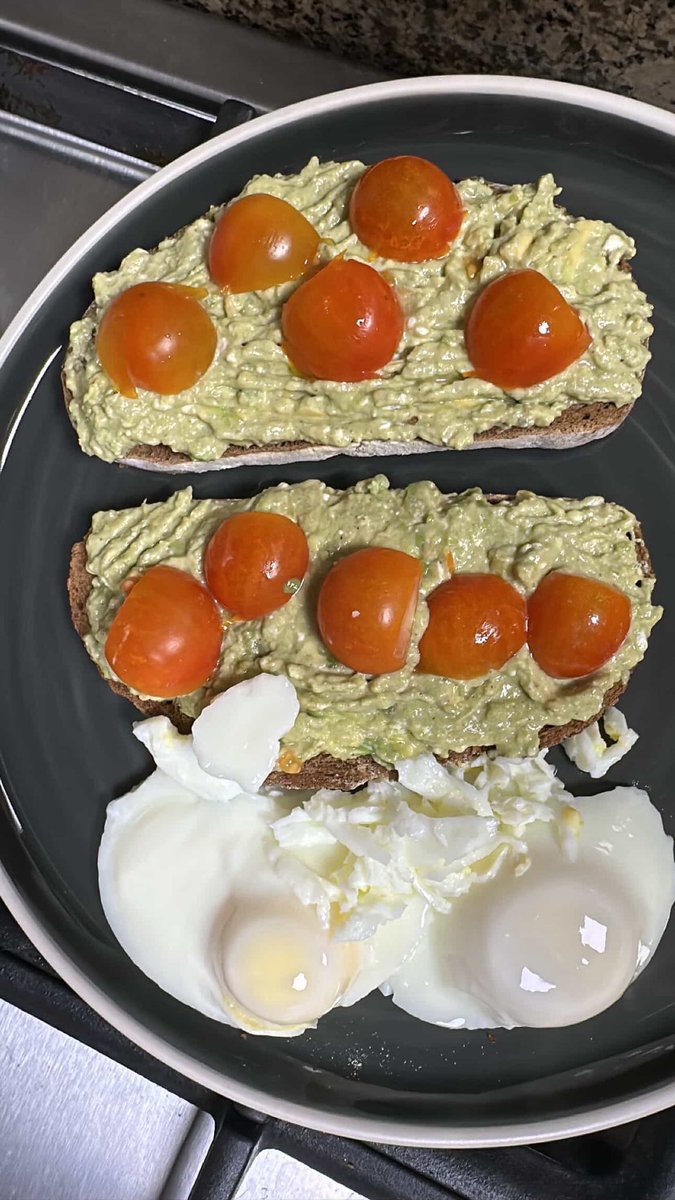 _ronmartinez's tweet photo. Waking up to these 🥺❤️ she made the best avocado toast ❤️ https://t.co/3jb6MFvHKU