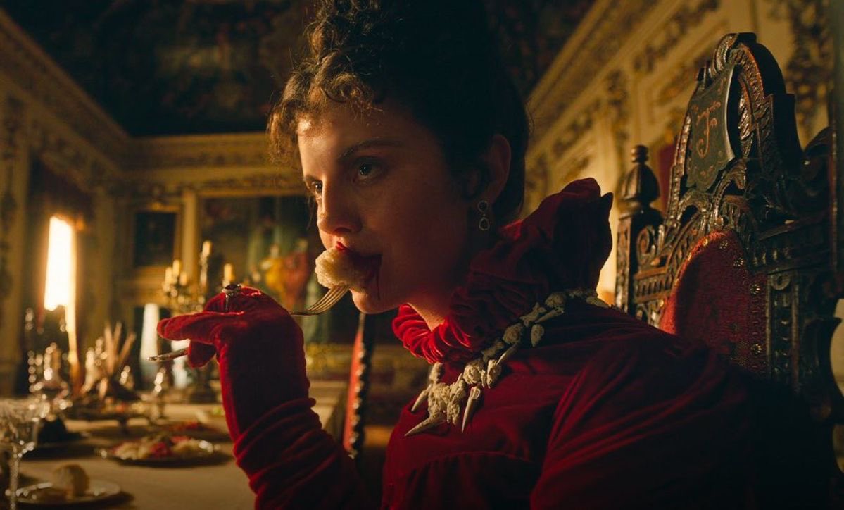 ca11mebiles's tweet image. i would like to draw everyone’s attention to this necklace that claire frankenstein wore.

it is an archival tiffany &amp;amp; co. cameo made of carved volcanic ash (tuff). it features dionysus - the greek god of wine, celebration, fertility, ritual madness and theatre.