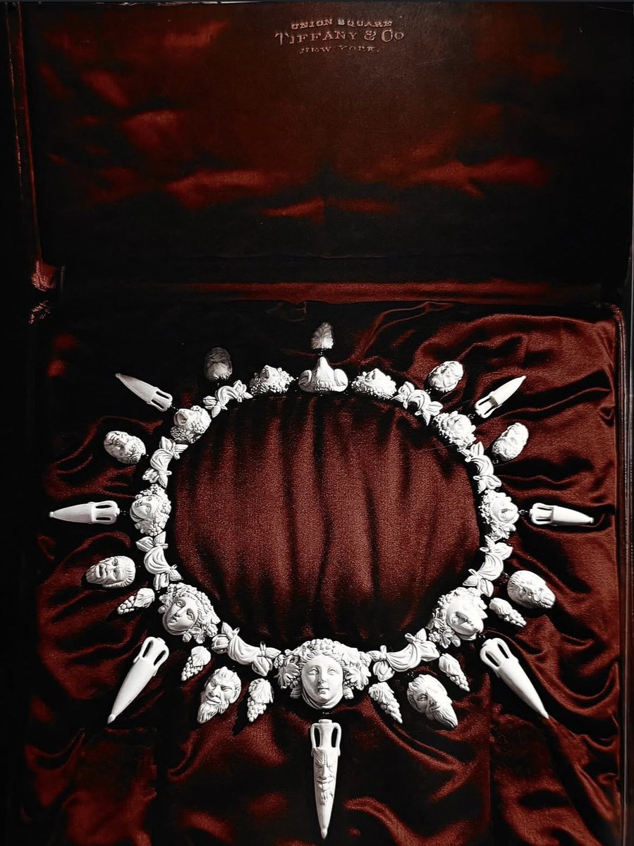 ca11mebiles's tweet image. i would like to draw everyone’s attention to this necklace that claire frankenstein wore.

it is an archival tiffany &amp;amp; co. cameo made of carved volcanic ash (tuff). it features dionysus - the greek god of wine, celebration, fertility, ritual madness and theatre.