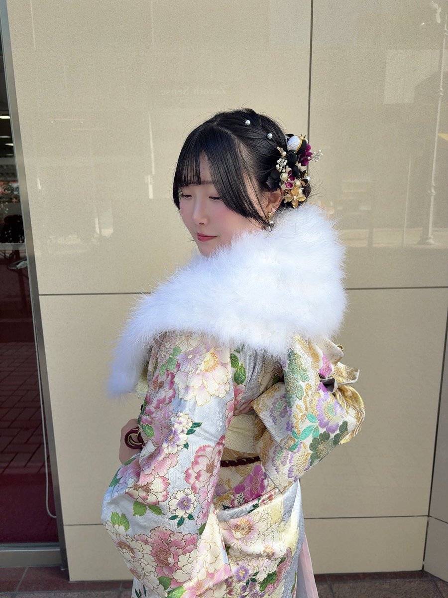 momomina_37's tweet photo. 成人しました㊗️💐🤍

 #成の日 #20歳のつどい https://t.co/GkyiaSXFOA