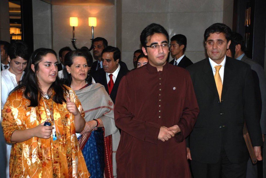 FabulasGuy's tweet image. लुक हु इस टॉकिंग, चीन में पाकिस्तान के साथ फैमिली गेदरिंग करने वाले

ये मीटिंग कोई चोरी चुपके नहीं हुई है, सबके सामने है ऑफिसियली है।