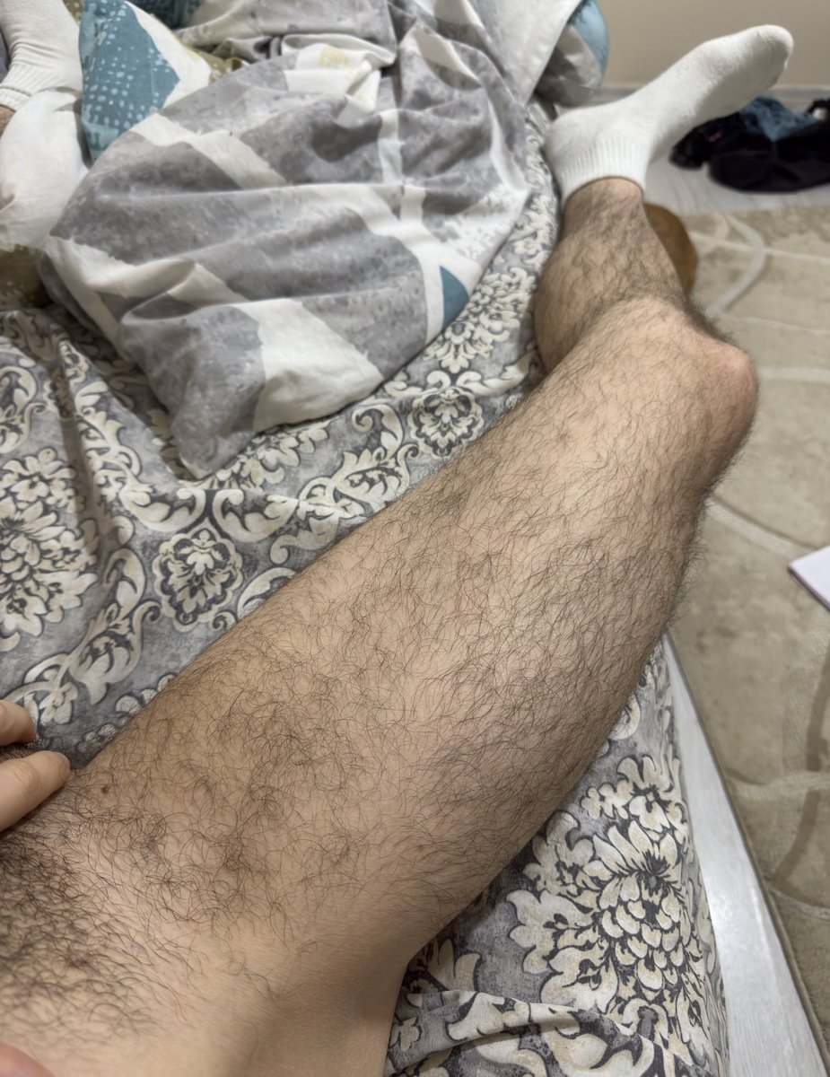 Turquoisee0's tweet image. Bacak dediğin kıllı olur 😁