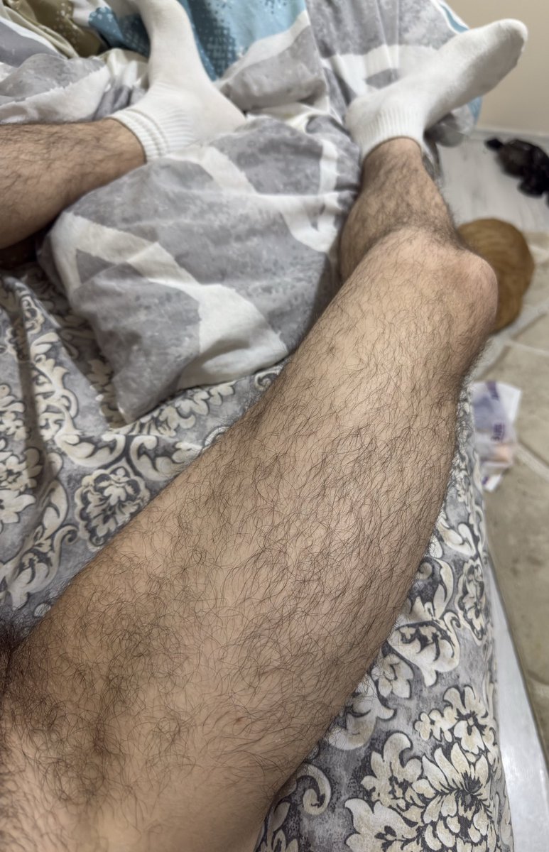 Turquoisee0's tweet image. Bacak dediğin kıllı olur 😁