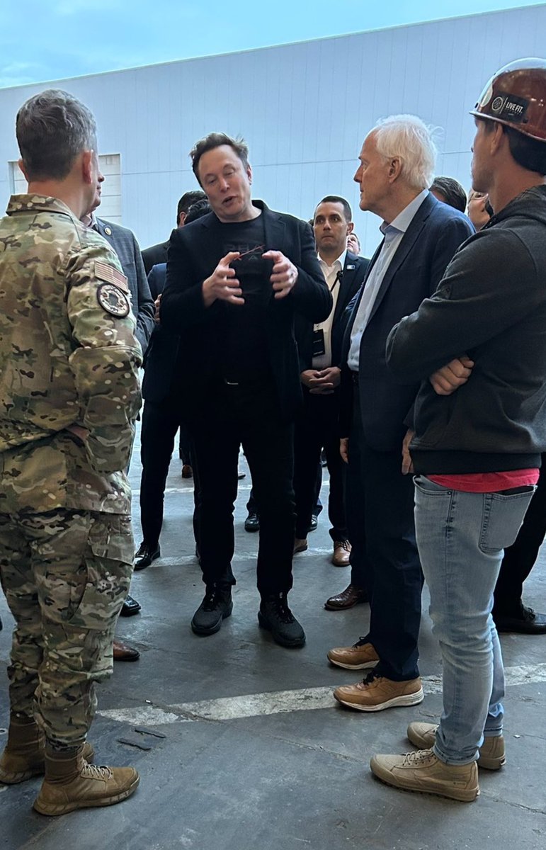 gailalfaratx's tweet image. Elon Musk has the gift of being able to explain highly technical concepts in simple terms

Starbase, January 12, 2026