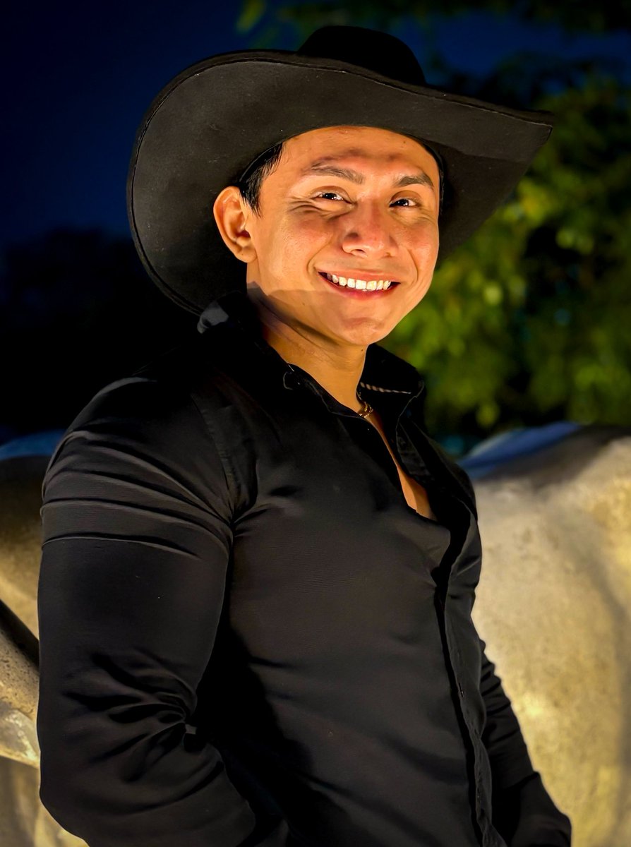 C R H I S tweet media