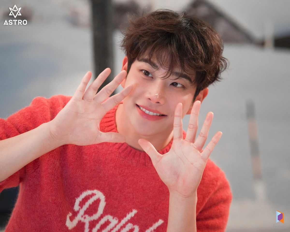 MJ_offcl's tweet image. [#엠제이][비하인드컷] 2026 MJ's Special Kit [CLOCK] 촬영 현장

함박눈이 내려앉은 겨울, 눈보다 반짝이는 MJ와 함께한 
모든 순간이 동화 같았던 촬영 현장을 공개합니다❄

#MJ #아스트로 #ASTRO #CLOCK