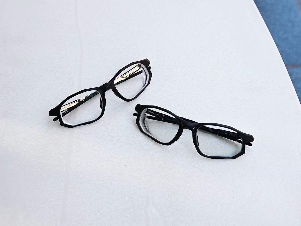 オークリーのTRAJECTORYにカーブ専用設計のHOYA社のRFスポーツをカスタマイズさせて頂きました。

つくづく思いますが、カーブ専用設計の登場により、"カーブの強いレンズに慣れにくい"みたいなことが解消されました。

度数補正がかなり優秀だと思います。