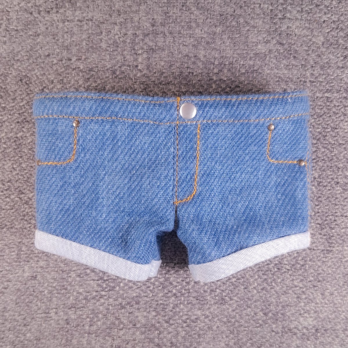 ＊⌒＊ﾟ*｡＊⌒＊15センチぬい服＊⌒＊ﾟ*｡＊⌒＊

◢*◣マウンテンパーカー◢*◣

◢*◣Tシャツ◢*◣

◢*◣ロールアップデニム◢*◣

こちらは来月、2/21に【都立産業貿易センター台東館】で開催の　#ぬいFes06　にて頒布致します✨

#ぬい活 　#無ぬい　#15センチぬい　#ぬい服
#みゅべべ服