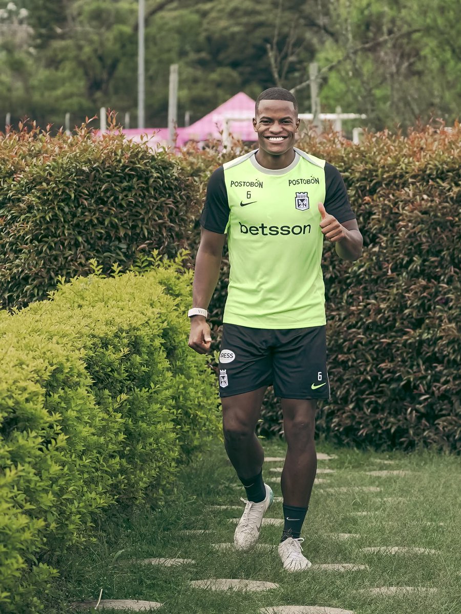 Que daño tan grande les hiciste Andrés Felipe Román.

Y eso que solo era una copa de cartón.