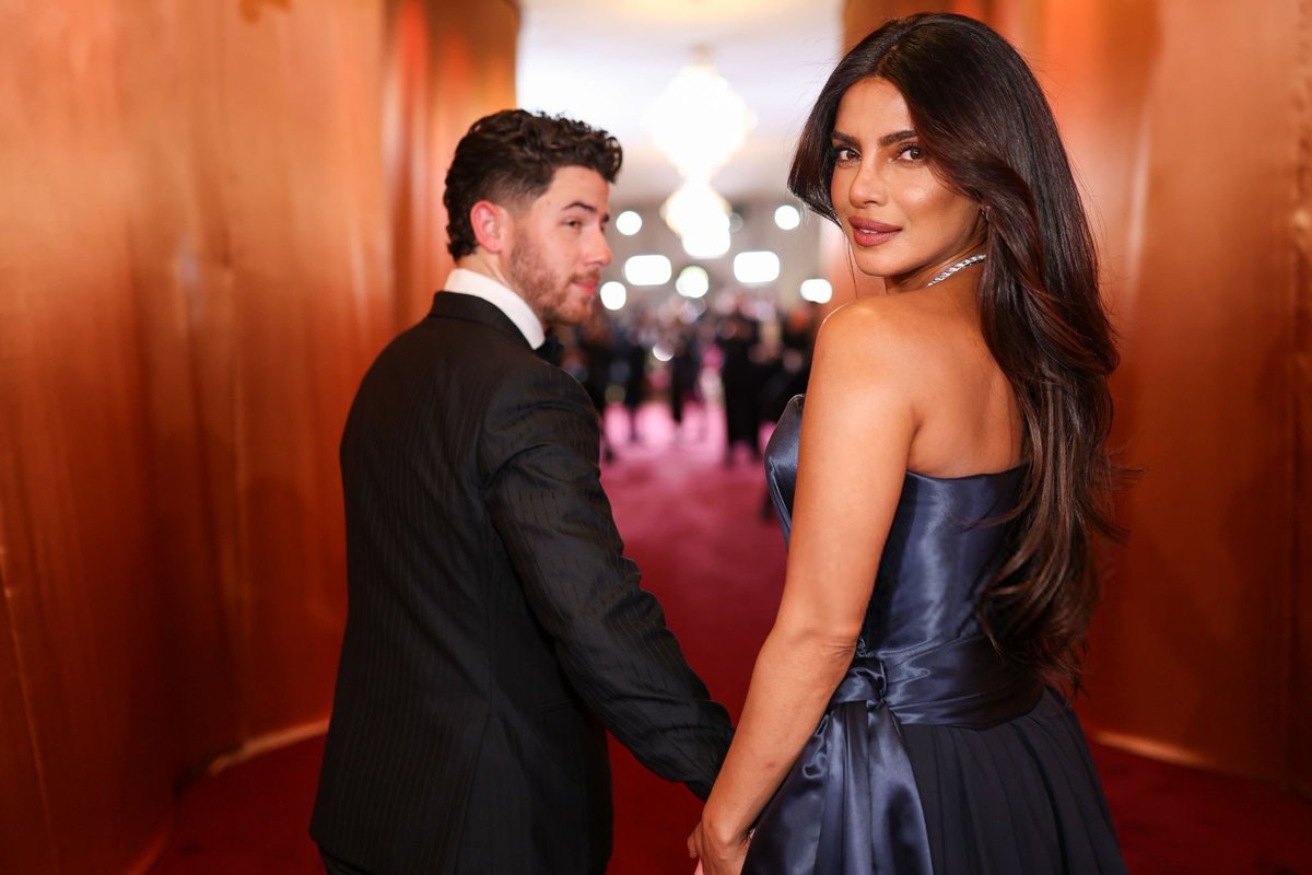 More photos: facebook.com/media/set/?van…

Priyanka Chopra &amp; Nick Jonas #GoldenGlobes 2026