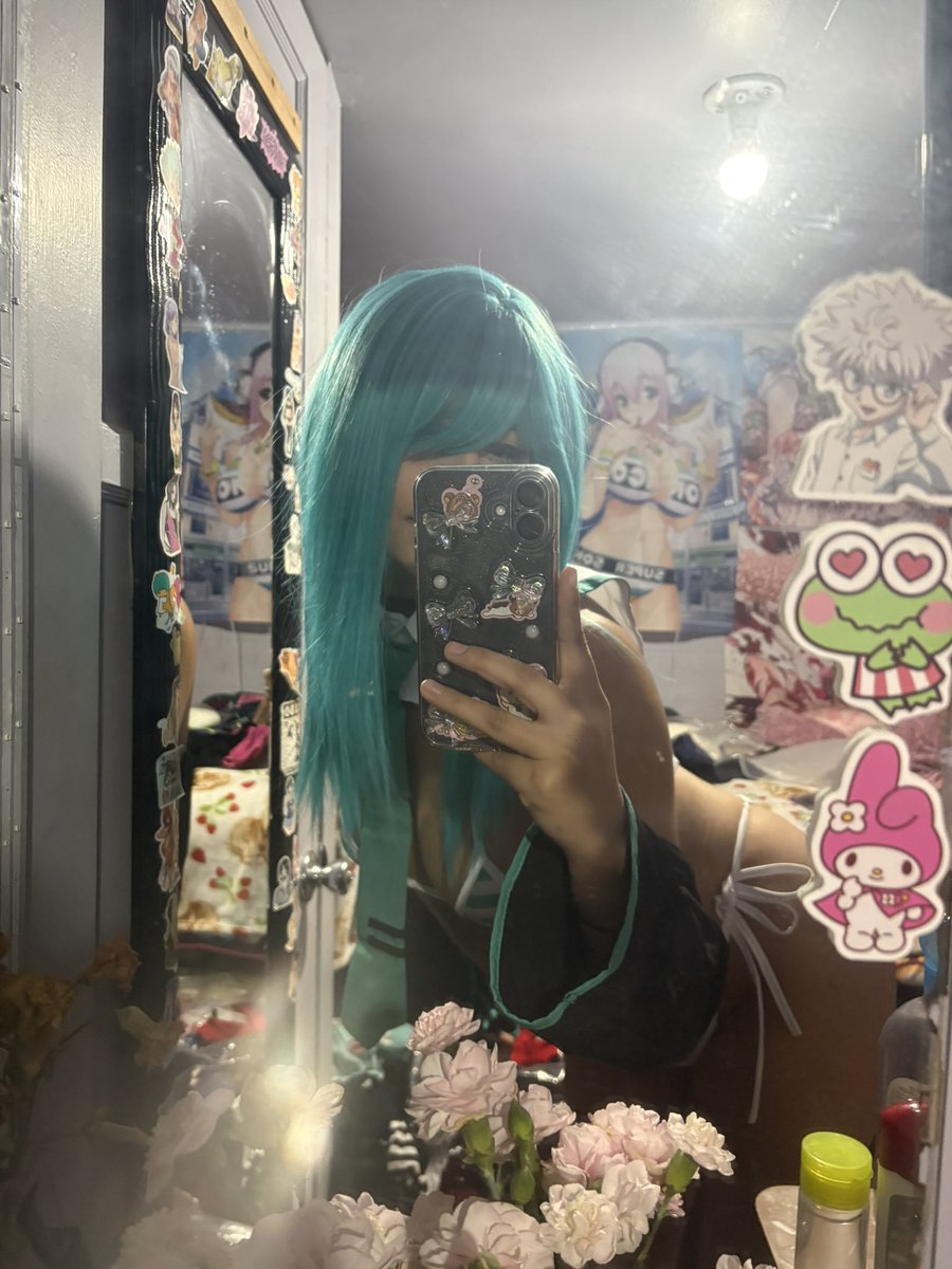 strawb3ryymoon's tweet photo. edc fit teaser 💙💙 https://t.co/anmSQwSsdN