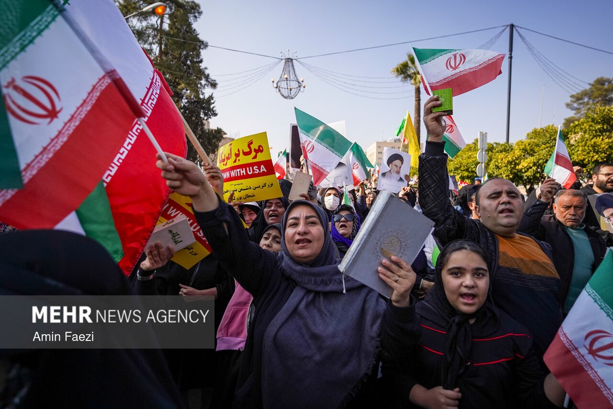 MehrnewsCom's tweet photo. 📸 National Solidarity rally in Shiraz

🔗 https://t.co/X9UwKvyyDM https://t.co/XNuDRhtBRw