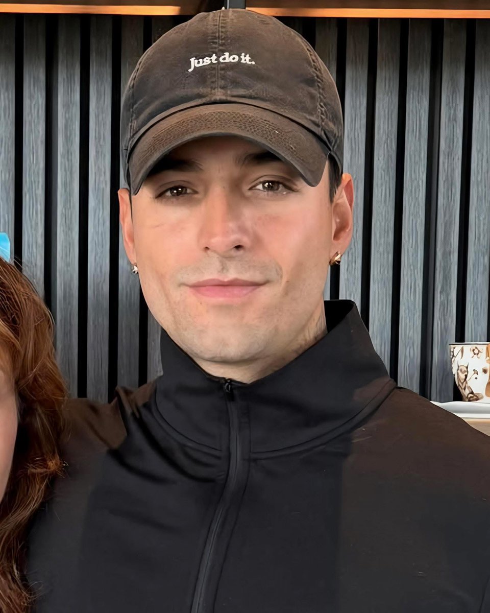 BuzzingPop's tweet image. Maluma debuts clean-shaven look.