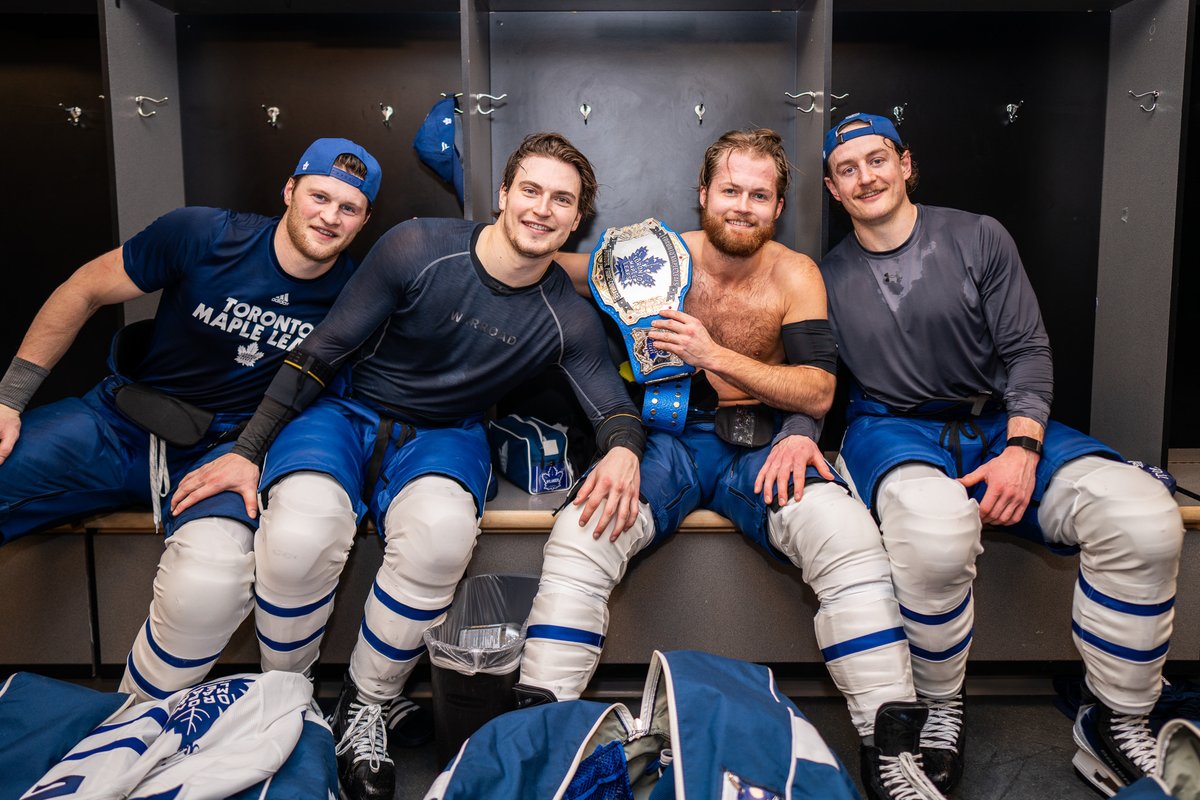 MapleLeafs's tweet image. Alright, now go to bed LN 💙