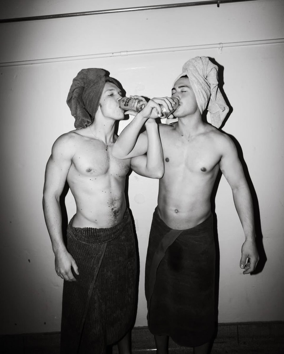 piprqvi's tweet image. WE USED TO BE A PROPER FAMILY