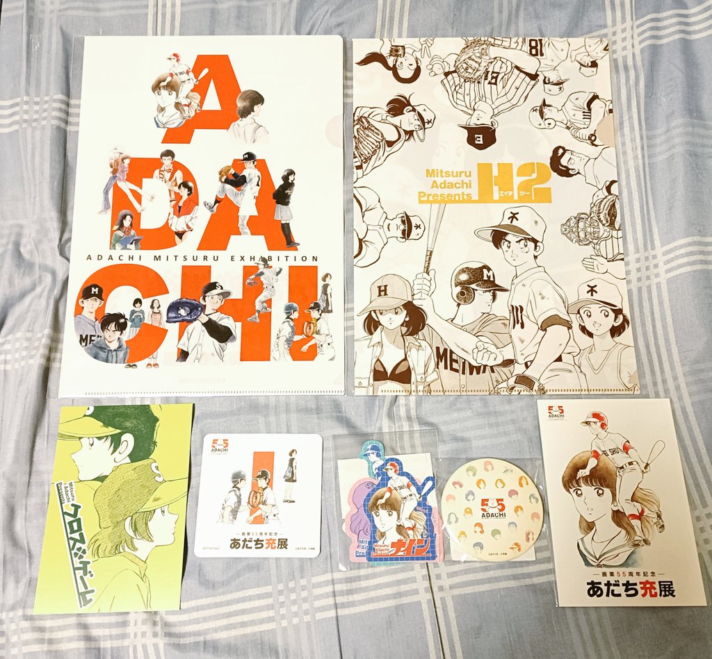 グッズです 左下は入場特典とその隣はグッズ購入特典のコースター 2枚