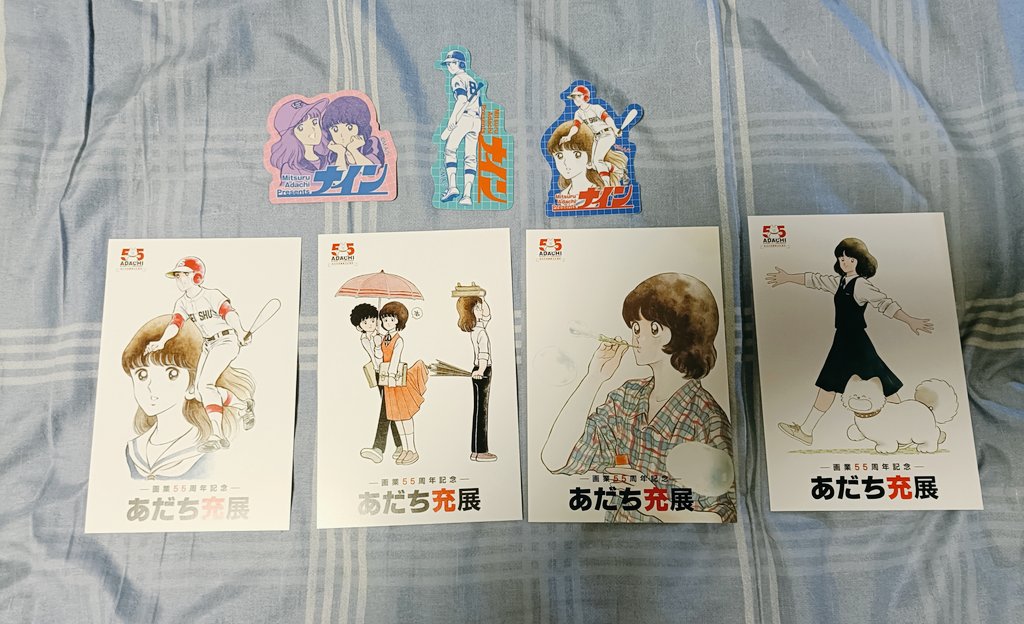 グッズです 左下は入場特典とその隣はグッズ購入特典のコースター 2枚