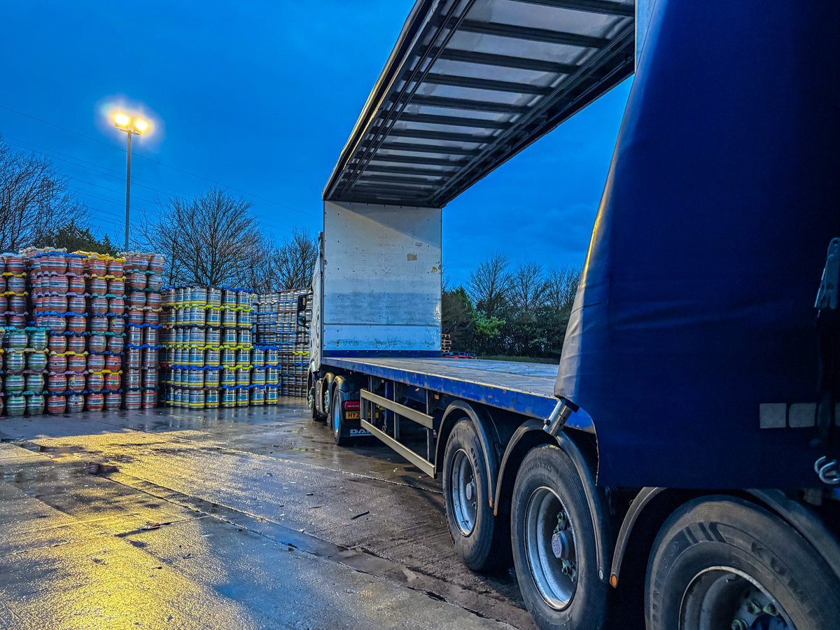 trucklifegb's tweet photo. That’s the full kegs dropped off, now on to collecting the empties 🍺👌🏻 before I make my way back down to the farm 🍎

Hopefully the rest of the day will go as well as it started 🚚💨

#HGV #Distribution #Haulage #Deliveringwinners #GregoryDistribution #GregoryGroup #Truck #TruckDriver #TruckLife #InstaTruck #LorryLife #Lorry #LorryDriver #ThatchersCider