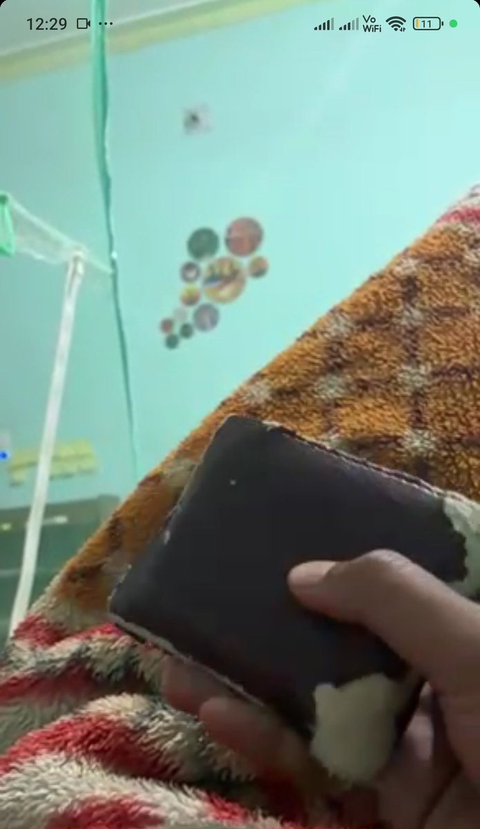 KarnRuma's tweet photo. Flex : Boyfriend still uses the wallet I gifted him years ago... 🧿 https://t.co/suljtanstW