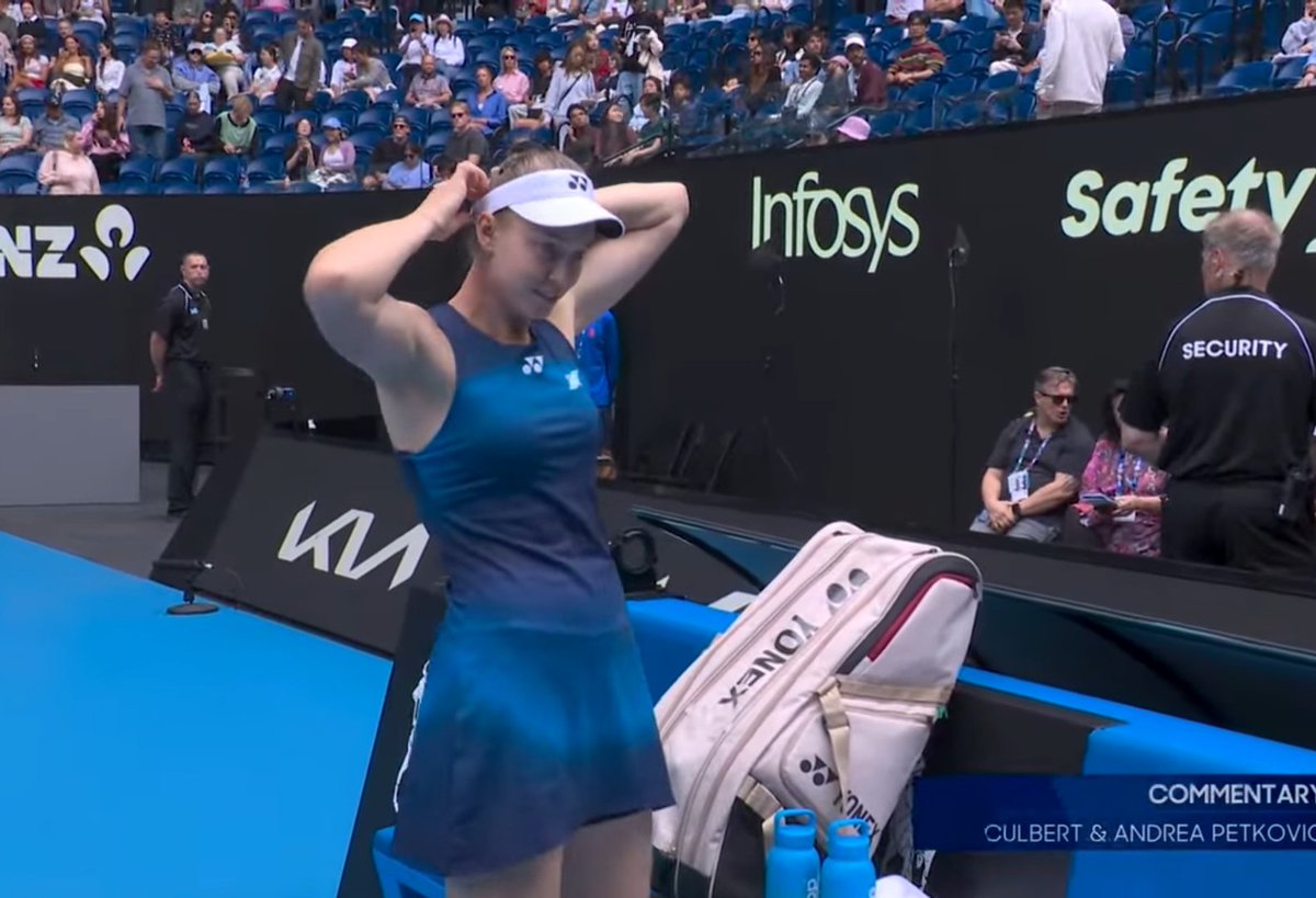 mariahSal_99's tweet image. Rybakina's AO kit...i think it looks good! 😭💜