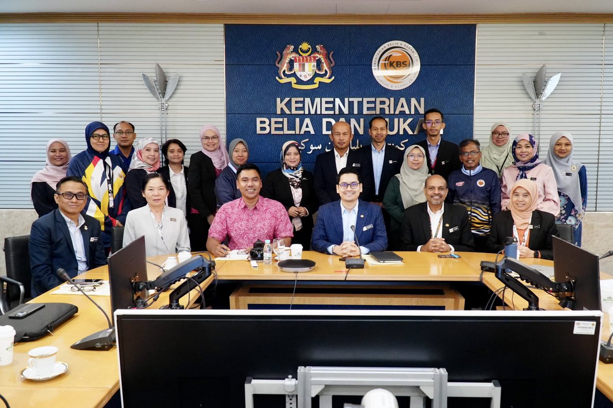 JBS_Negara's tweet photo. JBSN Tekad Realisasikan Visi Perkasa Belia &amp; Pembudayaan Sukan 🔥⚡️

Sekitar Sesi Taklimat Perancangan Aktiviti dan Program Jabatan Belia dan Sukan Negara (JBSN) Tahun 2026 kepada YB Dr. Mohammed Taufiq Johari, Menteri Belia dan Sukan... https://t.co/7SRnr8kL83