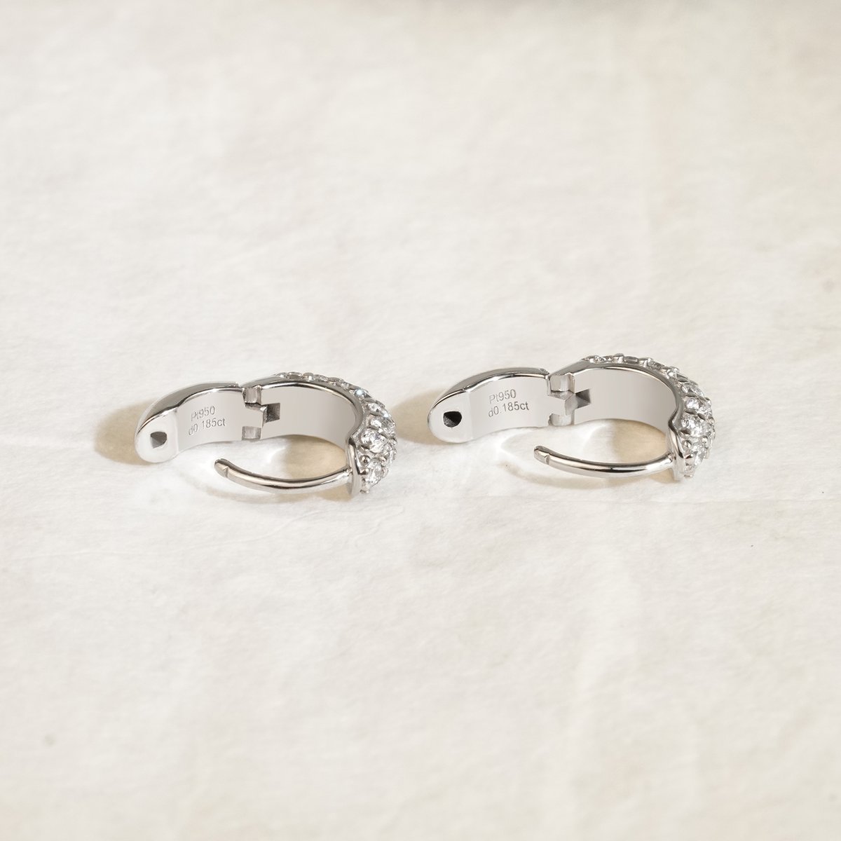 ラウンドパヴェフープピアス E171H25929-W（4週間発送） ラウンドパヴェフープピアス E171H25929-W（4週間発送） パヴェ V