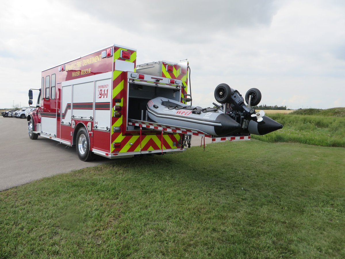 #MardiBestiole

On se jette à l'eau...
Direction Winnipeg au 🇨🇦 avec ce "Water Rescue" sur châssis 4x4 <a href="/freightliner/">Freightliner Trucks</a> M2 avec moteur #Cummins ISB 360 et BV #Allison.
Génératrice
Rampe de déploiement de bateau élec
Chauffage 🔥 / Clim ❄️
Zones de stockage et de séchage 🔥
Mât d'🔦