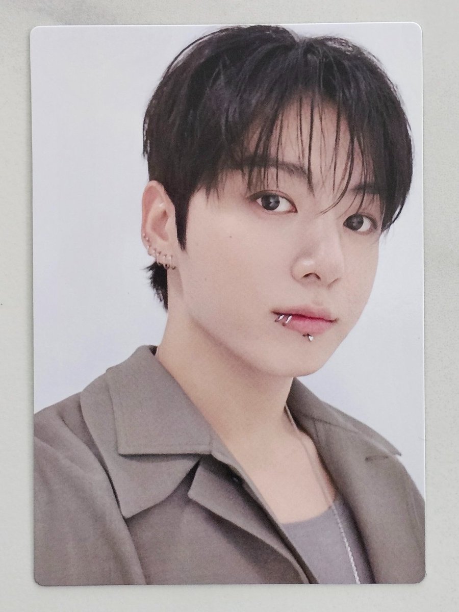 sometimesusagi's tweet image. Ini kok cakep semuaaaaaaa... Dan kabar buruknya gw selalu lupa CO. Giliran inget ternyata sold out.... Ya Allah ya Robb... Semoga restock lagi si weverse 😞