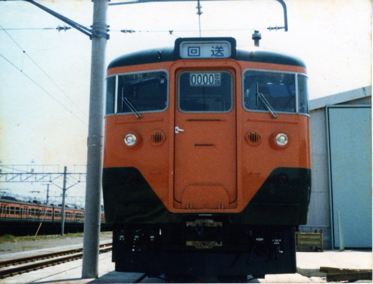NorishioPunch's tweet photo. 開所直前の国府津電車区で職員の方に許可をいただいて、出来たばかりの 2000番台を撮らせてもらったこと。
 #113系の日 https://t.co/uYS1OsqQAe